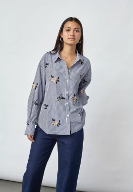 Enola - Blå randig skjorta med broderade blommor - Marinblå / Vit