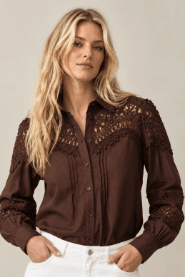 Agneta- Blus med spetsdetaljer - Brun
