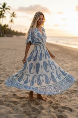 Vera - V-ringad långklänning med smock - Ljusblå - OneSize