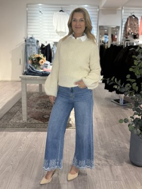Kim - Jeans med brodyr - Light blue