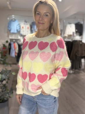 Rosanna - Stickad tröja med hjärtan 🩷💛 - One Size