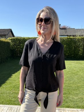 Lava - Blus med knyt och knappar - Svart