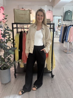 Favoritbyxan Lava - En lång byxa i lin och viskos - Svart