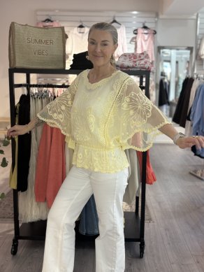 Carolina - Spetstopp med fjärilsärm - Gul