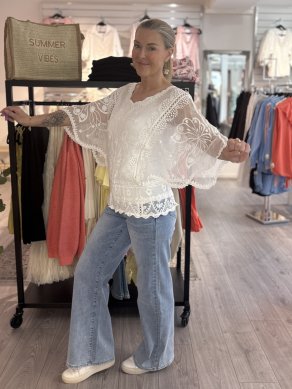 Carolina - Spetstopp med fjärilsärm - Vit