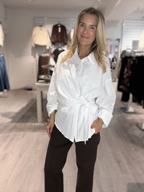 Samantha - Skjorta med knyt - Vit - One Size