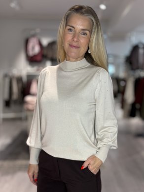 Dotka - Finstickad tröja med strass på ärmen - Ljusbeige