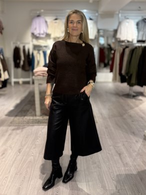 Debbi Stickad tröja med spänne detalj - Brun