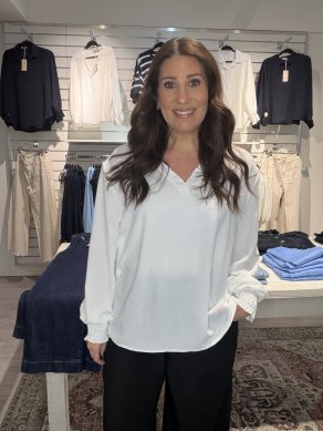 Rebecka - Blus med liten volang på kragen- Vit One Size