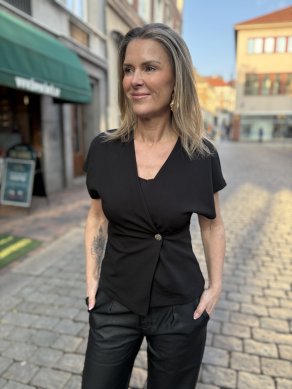 Gevela - V-ringad topp med guldknapp - Svart