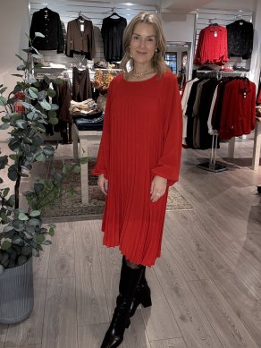 Irina - Plisserad klänning - Röd - One size