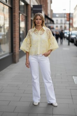 Elegant och feminin blus i transparent spets - Gul