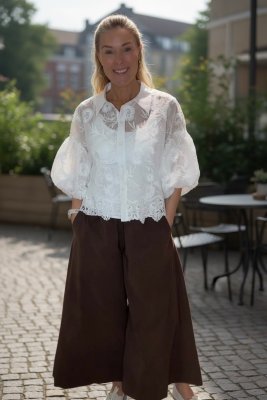 Zoom bild av Elegant och feminin blus i transparent spets - Vit
