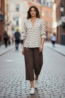Zoom bild av Venny - Prickig blus - Creme / brun