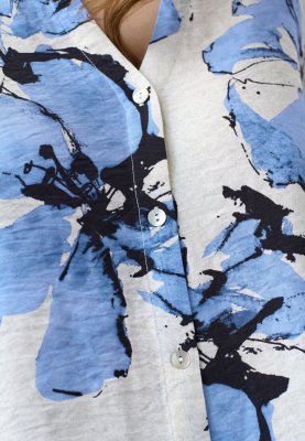 Zoom bild av Viaba - Blommig blus