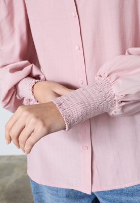 Zoom bild av Viada - Blus med tunna ränder - Rosa
