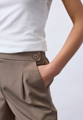 Zoom bild av Viksa - Shorts med resår bak - Taupe