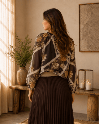 Zoom bild av Fortuna - Skir blus med v-ringning - Brun - One Size