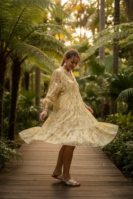 Zoom bild av Belle - Blommig klänning i tencel - Gul - One Size