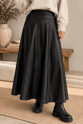 Zoom bild av Dalia - Vid maxi kjol i skinnimitaion - Svart - One Size