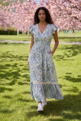 Zoom bild av Blommig klänning med smock - Blå