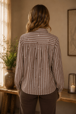 Zoom bild av randig blus Sisterspoint