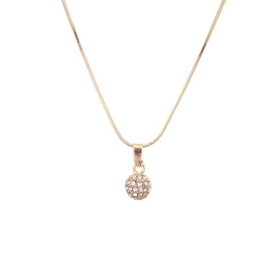 Zoom bild av Halsband med ett litet, gnistrande kulformat hänge 