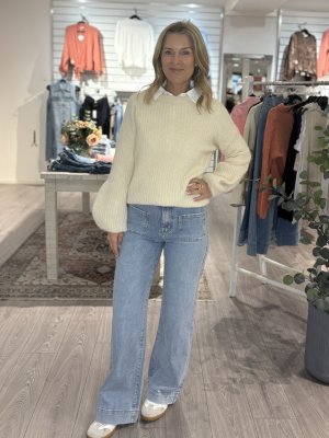 Zoom bild av Tova - Jeans vida med fickor fram - Light blue