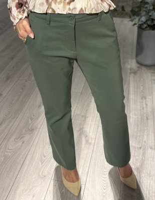 Zoom bild av Isadora - Ankelbyxa i bootcutmodell - Grön