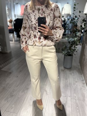 Zoom bild av Isadora - Ankelbyxa i bootcutmodell - Creme