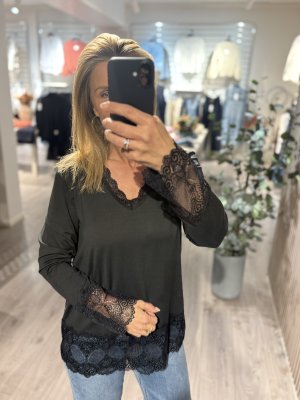 Zoom bild av Hanna - Långärmad topp med spets - Svart - One Size