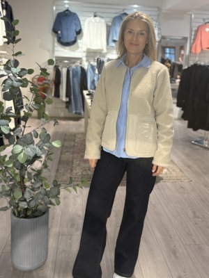 Zoom bild av Amra - Snygg vårjacka - Creme