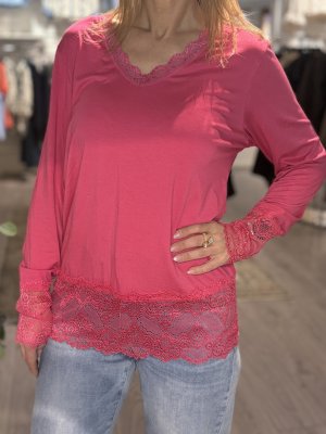 Zoom bild av Hanna - Långärmad topp med spets - Cerise - One Size
