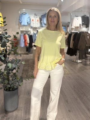 Zoom bild av Marianne - Topp med volangkant - Gul