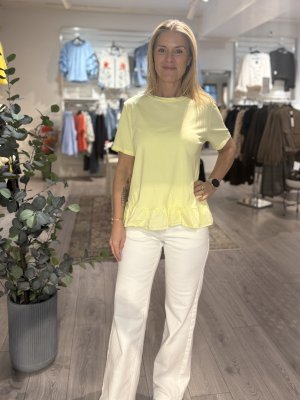 Zoom bild av Marianne - Topp med volangkant - Gul