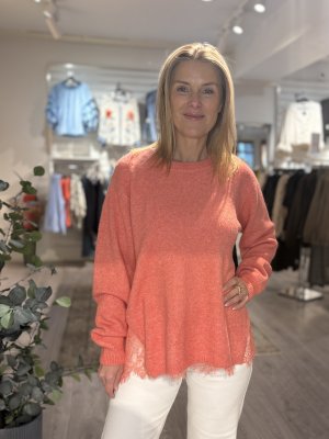 Zoom bild av Tessan - Stickad tröja med spets - Korall - OneSize
