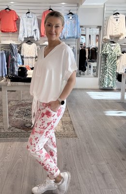 Zoom bild av Susan - Magisk stretchbyxa med blommönster 