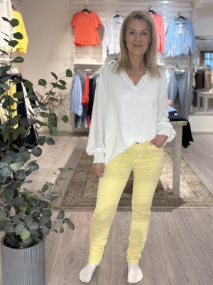 Zoom bild av Petra - Snygga jeans i skön stretch - Gul