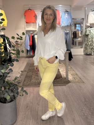 Zoom bild av Petra - Snygga jeans i skön stretch - Gul