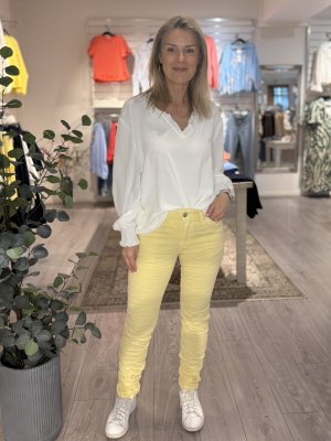 Zoom bild av Petra - Snygga jeans i skön stretch - Gul