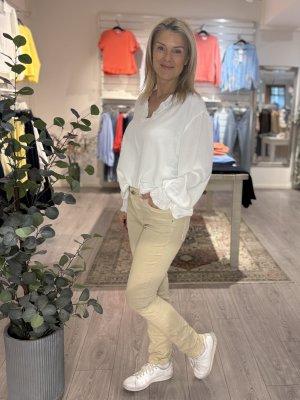 Zoom bild av Petra - Snygga jeans i skön stretch - Beige