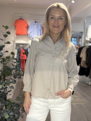 Zoom bild av Evalina - Randig skjorta med blombrodyr - Beige