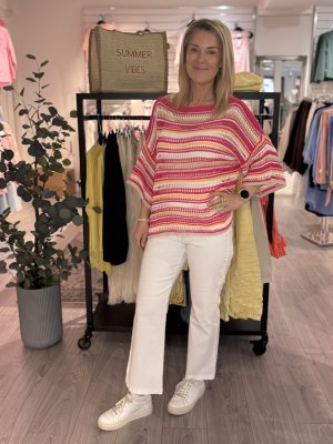Zoom bild av Tyra - Hålstickad tröja - Cerise - OneSize