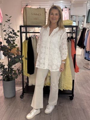 Zoom bild av Ylva - Magiska byxor bootcut - Beige