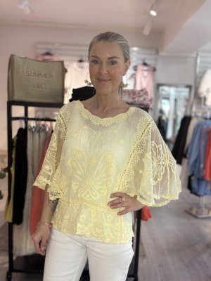 Zoom bild av Carolina - Spetstopp med fjärilsärm - Gul