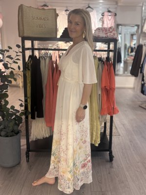 Zoom bild av Gisela - Lång klänning med blommigt mönster 
