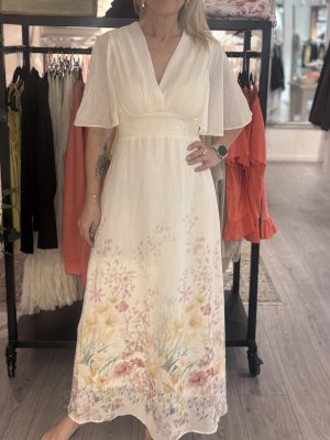 Zoom bild av Gisela - Lång klänning med blommigt mönster 