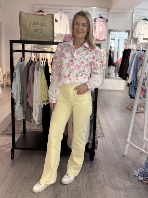 Zoom bild av Louise - Bomullsblus med blommor 