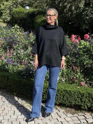 Zoom bild av Emma - Stickad polo - Svart - OneSize