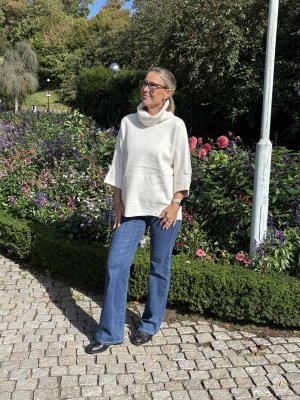Zoom bild av Emma - Stickad polo - Creme - One Size